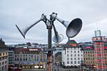 En tyfon, på folkemunne kalt flyalarm, på taket av Østbanehallen i Oslo. I fredstid tester Sivilforsvaret alle landets tyfoner to ganger i året, klokken 12 den andre onsdagen i januar og juni.