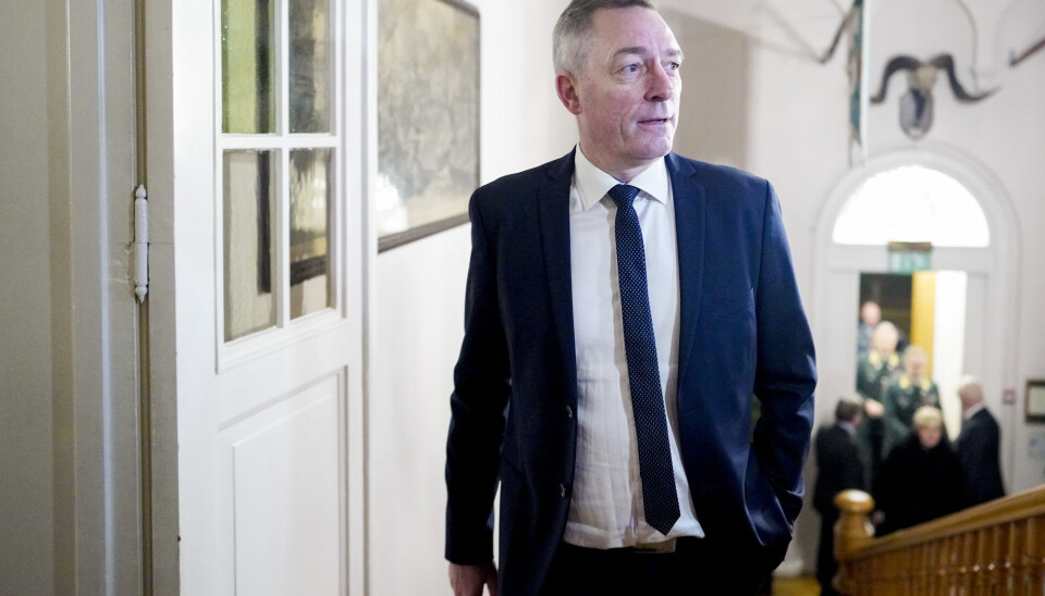 Forsvarsminister Frank Bakke-Jensen mener det er uredelig å ta i mot lekkede dokumenter. Senterpartiet avviser at dokumenter er lekket. Forsvarsminister Frank Bakke-Jensen mener det er uredelig å ta i mot lekkede dokumenter. Senterpartiet avviser at dokumenter er lekket.