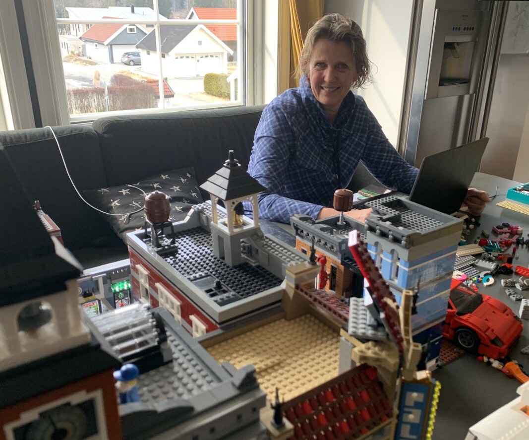 Elisabeth Michelsen i egen stue. Elisabeth Michelsen i egen stue.