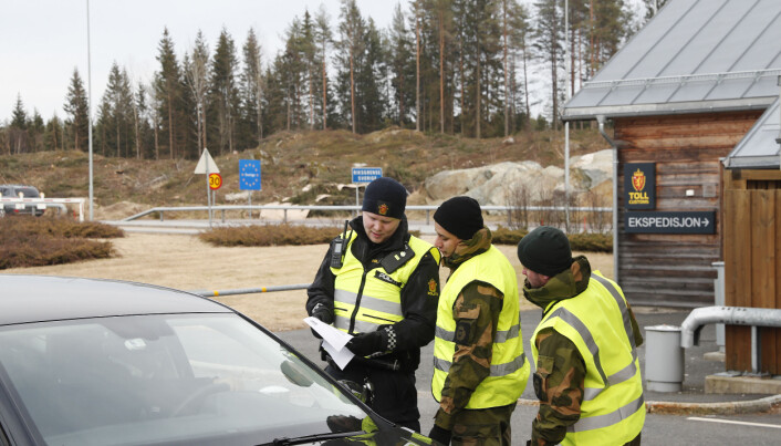 Soldater fra Heimevernets avdeling HV-01 Polar Bear VI sttter Politiet med grensekontroll p rje grensestasjon under Korona utbruddet. Soldater fra Heimevernets avdeling HV-01 Polar Bear VI sttter Politiet med grensekontroll p rje grensestasjon under Korona utbruddet.