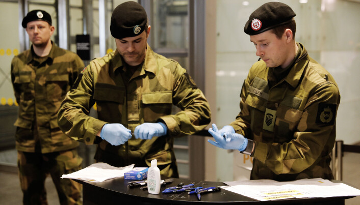 Soldater fra utrykknigs eskadronen til HV-02 støtter det sivile samfunn med forskjellige oppgaver på Gardermoen flyplass i forbindelse med Korona utbruddet *** Local Caption *** Soldiers from the Emergency Squadron to HV-02 support civil society with various missions at Gardermoen Airport in connection with the Korona outbreak Soldater fra utrykknigs eskadronen til HV-02 støtter det sivile samfunn med forskjellige oppgaver på Gardermoen flyplass i forbindelse med Korona utbruddet *** Local Caption *** Soldiers from the Emergency Squadron to HV-02 support civil society with various missions at Gardermoen Airport in connection with the Korona outbreak