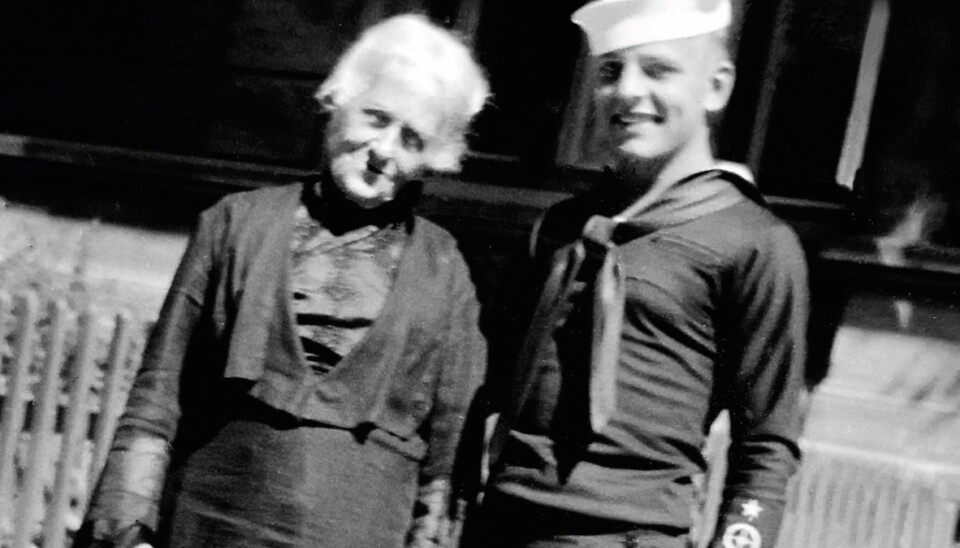 Harald Oleson vitjar mormora si i Oslo i 1937 ved eit amerikansk flåtebesøk i Skandinavia. Foto: privat.