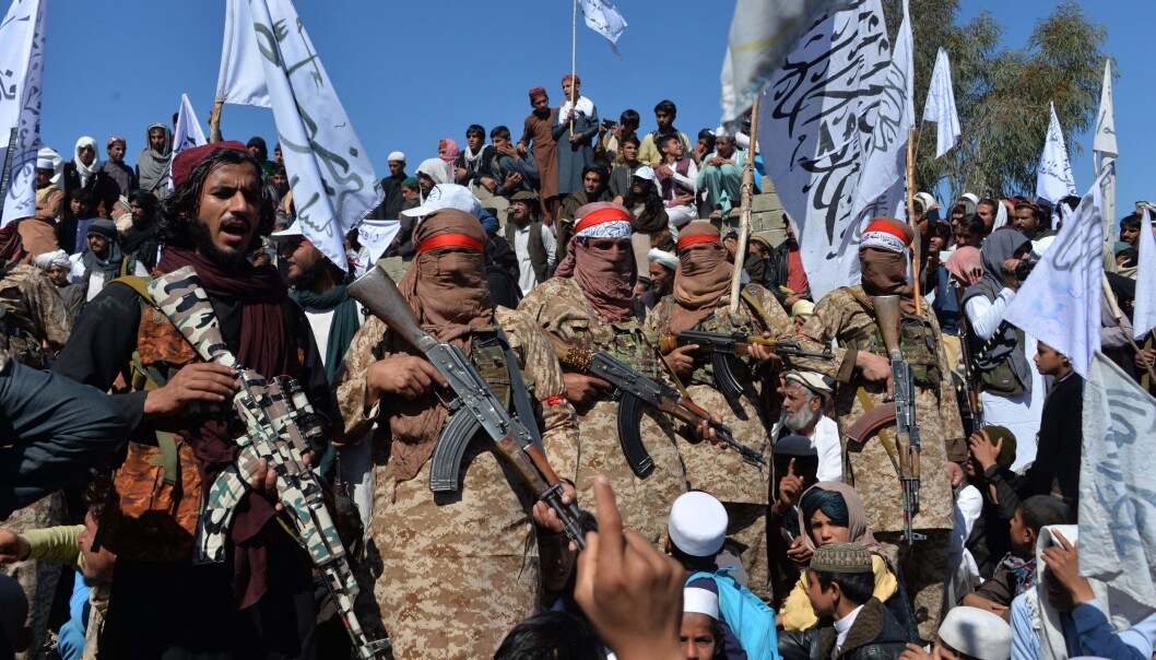 På bildet feirer afghanske talibankrigere fredsavtalen med USA den 2. mars 2020. På bildet feirer afghanske talibankrigere fredsavtalen med USA den 2. mars 2020.