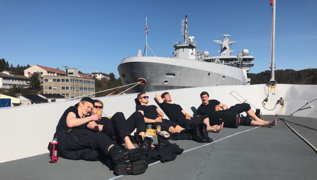Påskestemning for vaktlaget på KNM Thor Heyerdahl. Fregatten kom til Haakonsvern før påske etter en måned på tokt og lå til kai gjennom høytiden. Påskestemning for vaktlaget på KNM Thor Heyerdahl. Fregatten kom til Haakonsvern før påske etter en måned på tokt og lå til kai gjennom høytiden.