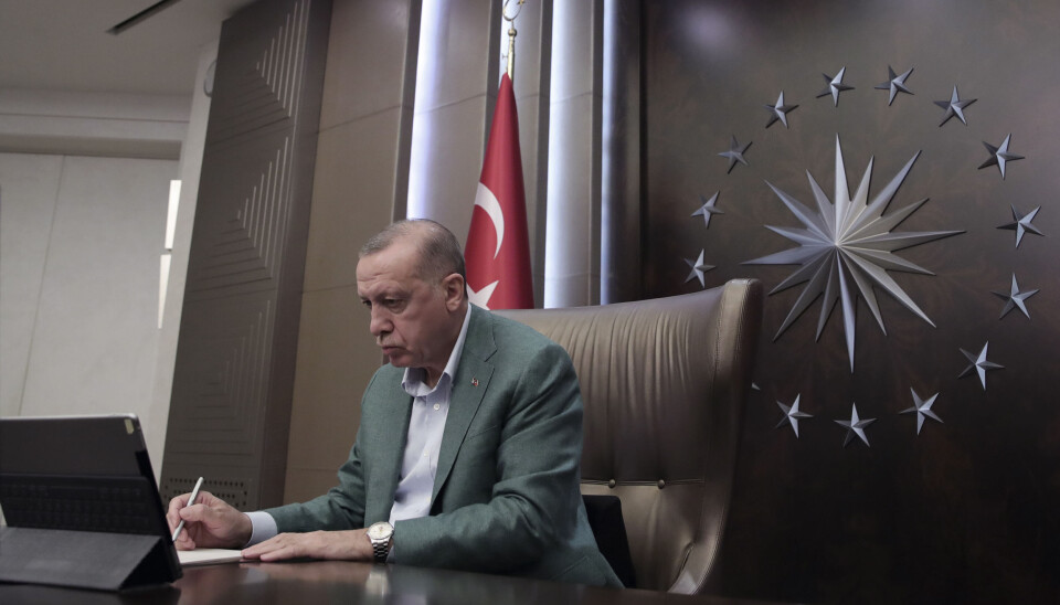 President Recep Tayyip Erdogan deltar i en videokonferanse med sine ministre under koronaviruspandemien.