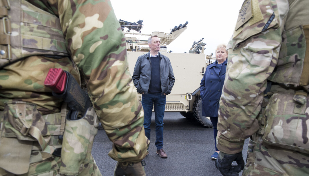 Statsminister Erna Solberg (H) og Forsvarsminister Frank Bakke-Jensen (H) under et besøk ved Rena leir i 2019. Statsminister Erna Solberg (H) og Forsvarsminister Frank Bakke-Jensen (H) under et besøk ved Rena leir i 2019.