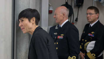 Forsvarsminister Ine Eriksen Søreide og forsvarssjef admiral Haakon Bruun-Hanssen på Haakonsverns nye helikopterbase. Forsvarsminister Ine Eriksen Søreide og forsvarssjef admiral Haakon Bruun-Hanssen på Haakonsverns nye helikopterbase.