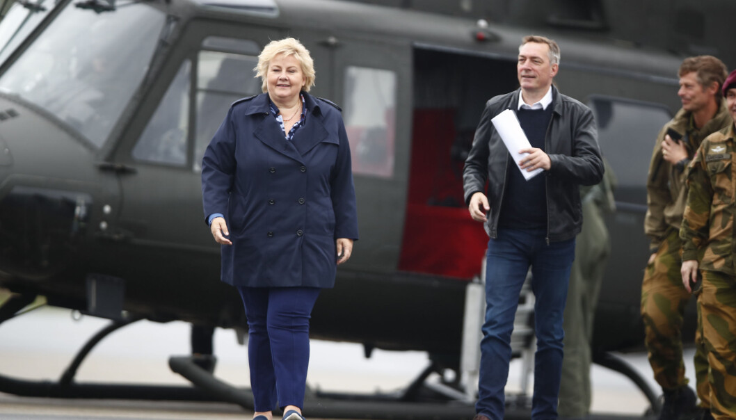 Statsminister Erna Solberg (H) og forsvarsminister Frank Bakke-Jensen (H) under et besøk til Rena leir i 2019. Statsminister Erna Solberg (H) og forsvarsminister Frank Bakke-Jensen (H) under et besøk til Rena leir i 2019.