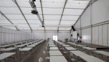 Her skal undervisning og leksjoner gjennomføres på dagtid, før det blir arrangert kino og bingo på kvelden for rekruttene. Her skal undervisning og leksjoner gjennomføres på dagtid, før det blir arrangert kino og bingo på kvelden for rekruttene.