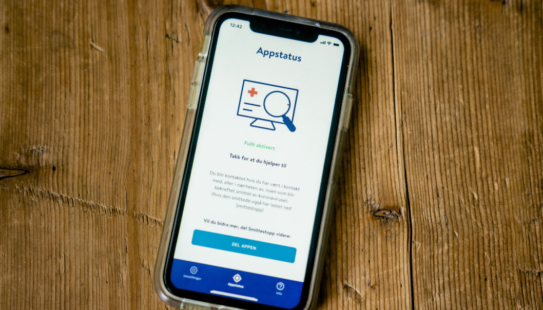 Oslo 20200416.
Folkehelseinstituttets nye app smittestopp for smittesporing. Appen skal hjelpe myndighetene med smittesporing, men kan også brukes til å varsle brukeren om at han eller hun har vært i nærheten av noen som er smittet av koronaviruset.
Foto: Stian Lysberg Solum / NTB scanpix Oslo 20200416.
Folkehelseinstituttets nye app smittestopp for smittesporing. Appen skal hjelpe myndighetene med smittesporing, men kan også brukes til å varsle brukeren om at han eller hun har vært i nærheten av noen som er smittet av koronaviruset.
Foto: Stian Lysberg Solum / NTB scanpix