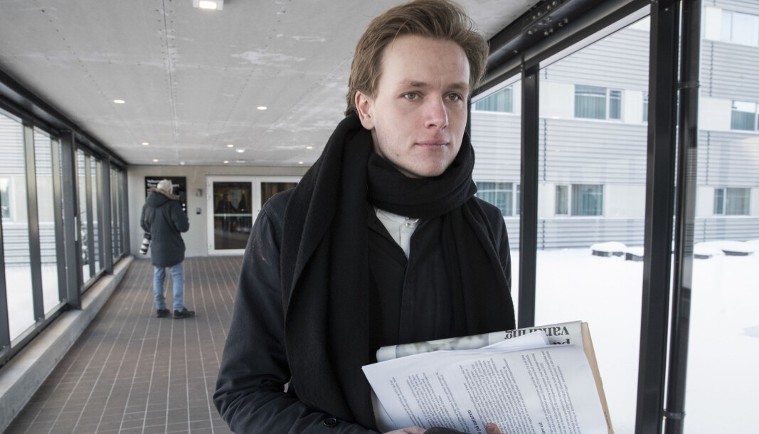 Unge Venstres leder Sondre Hansmark før landsstyremøte for å ta stilling til den fremforhandlede regjeringsplattfomen på Gardermoen i januar 2019. Unge Venstres leder Sondre Hansmark før landsstyremøte for å ta stilling til den fremforhandlede regjeringsplattfomen på Gardermoen i januar 2019.