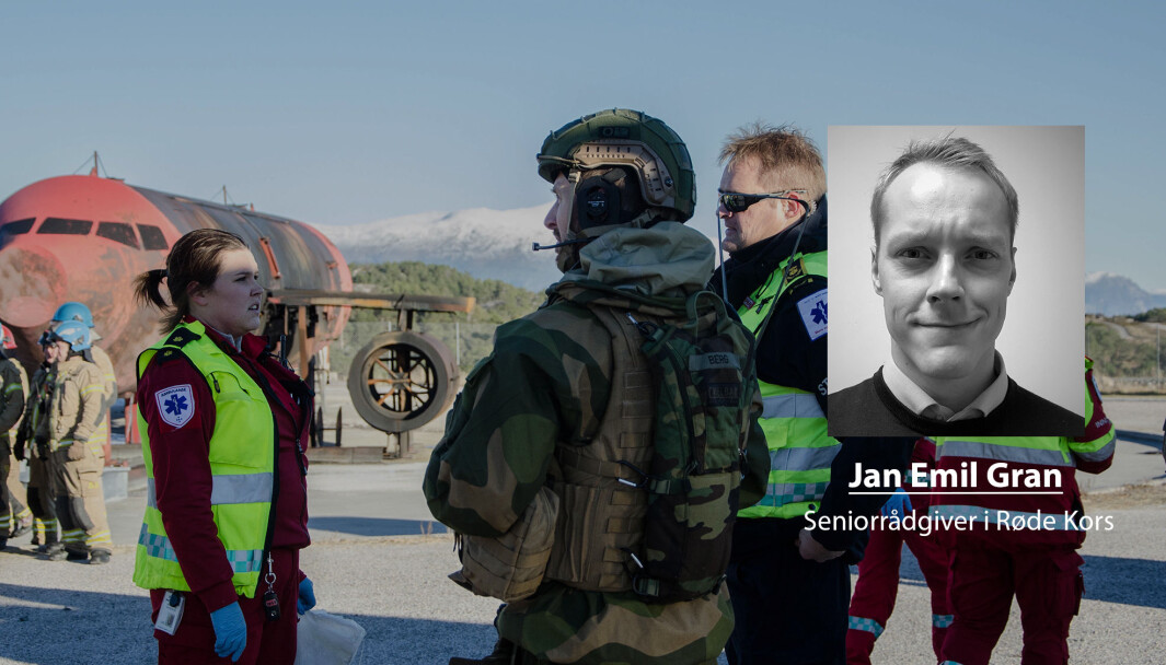 Vi må ikke viske ut skillene mellom det sivile og militære, skriver Jan Emil Gran i Røde Kors. Dette bildet er fra Nasjonal helseøvelse i Kristiansund der Forsvaret deltok. Vi må ikke viske ut skillene mellom det sivile og militære, skriver Jan Emil Gran i Røde Kors. Dette bildet er fra Nasjonal helseøvelse i Kristiansund der Forsvaret deltok.