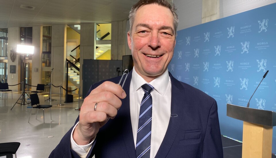 Forsvarsminister Frank Bakke-Jensen med en binders i kragen og en ekstra i lommen.
