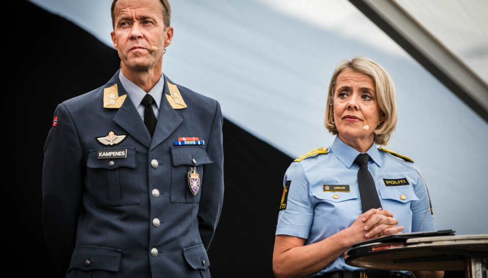 Sjef i Cyberforsvaret Inge Kampenes og politidirektør Benedicte Bjørnland i en debatt om datasikkerhet arrangert av Telenor under Arendalsuka 2019.