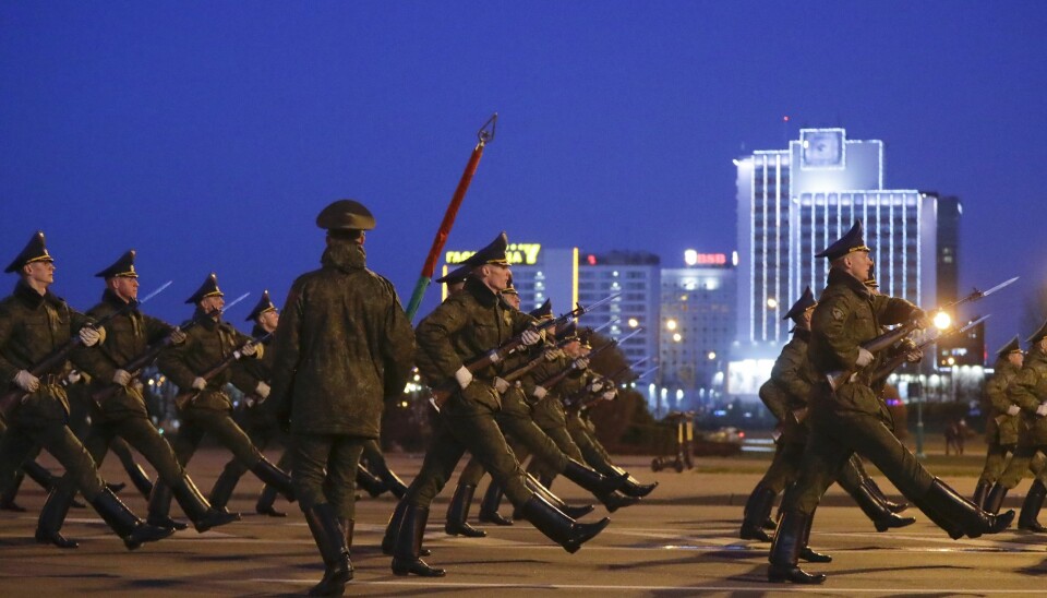 Hviterussiske soldater øver til paraden 9. mai. Bildet er datert 16. april.