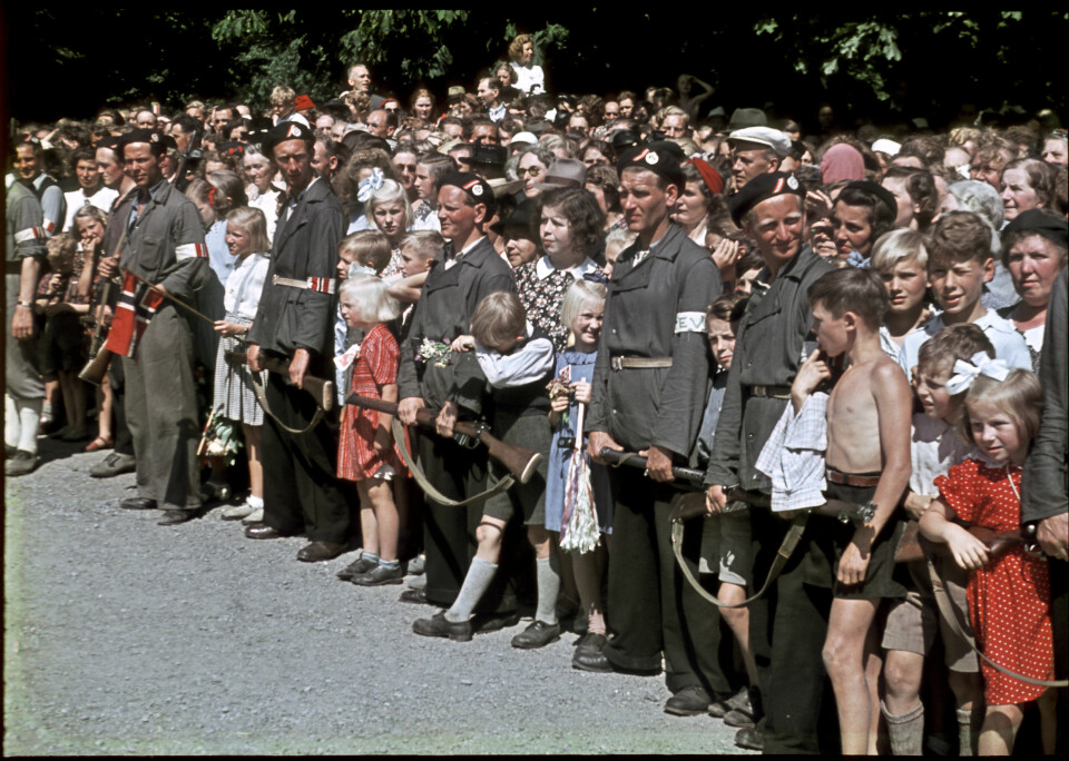 Bilder tatt av Milorg mannen Kristian Bull i juni 1945 
Parade for kong Haakon den 9 juni 1945