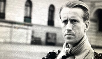 Kristian Bull var slottsvakt i 1945. Kristian Bull var slottsvakt i 1945.