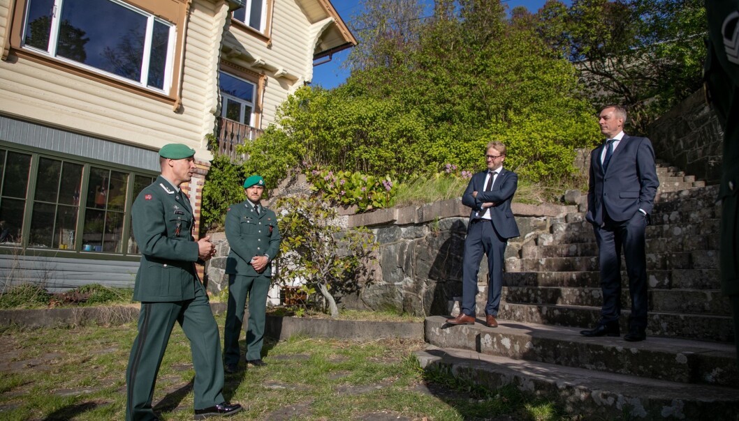 Forsvarsminister Frank Bakke-Jensen besøkte veteranhuset i Mosseveien. Forsvarsminister Frank Bakke-Jensen besøkte veteranhuset i Mosseveien.