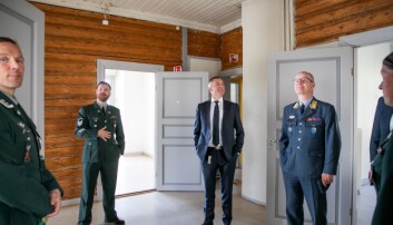 Forsvarsminister Frank Bakke-Jensen og veteransjef Finn Kristian Hannestad inspiserte det nye veteranhuset. Forsvarsminister Frank Bakke-Jensen og veteransjef Finn Kristian Hannestad inspiserte det nye veteranhuset.