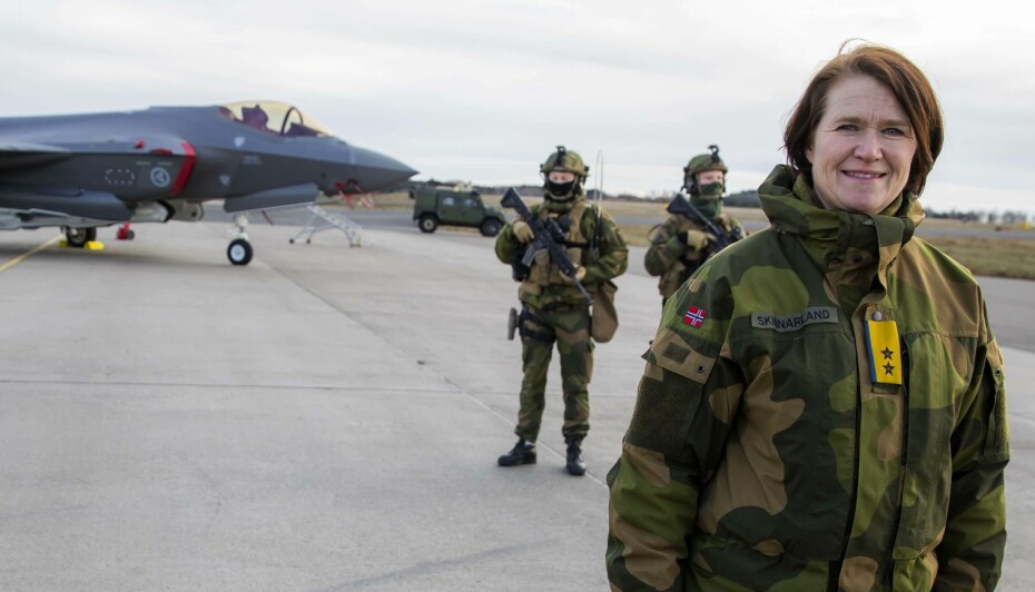 Sjef i Luftforsvaret Tonje Skinnarland under et besøk på Rygge.