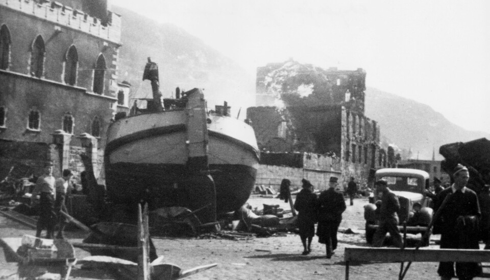 Et tysk skip lastet med ammunisjon eksploderer på havnen. Eksplosjonen forårsaker store skader, og 130 mennesker ble drept.