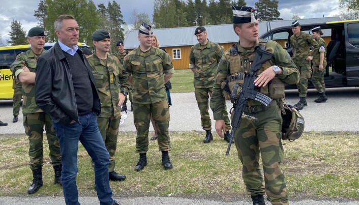 Forsvarsminister Frank Bakke-Jensen besøkte Terningmoen 25. mai. Forsvarsminister Frank Bakke-Jensen besøkte Terningmoen 25. mai.