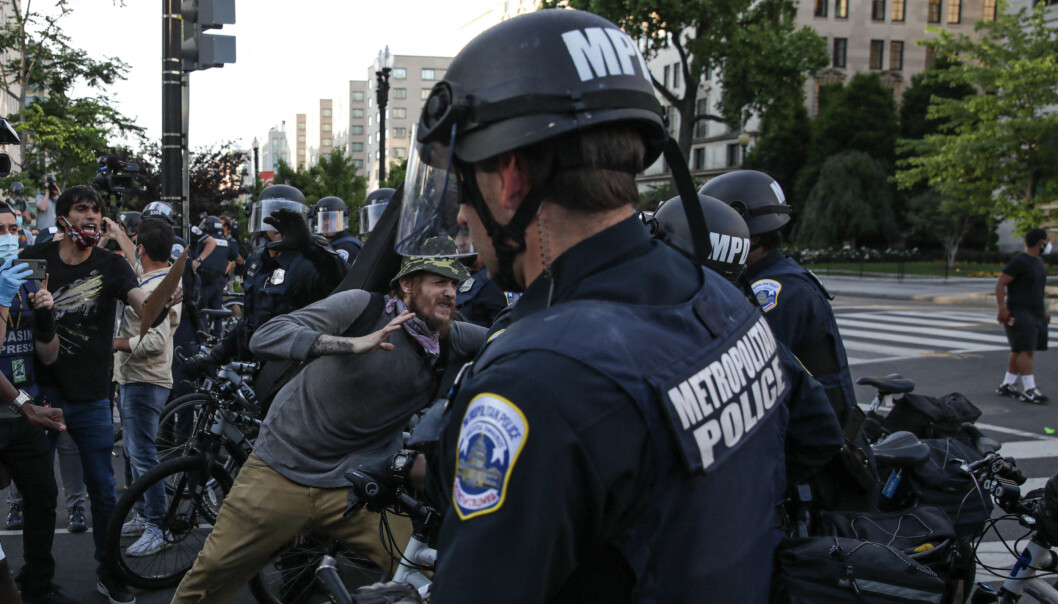 Sikkerhetsstyrker blokkerer en vei i Washington. Sikkerhetsstyrker blokkerer en vei i Washington.