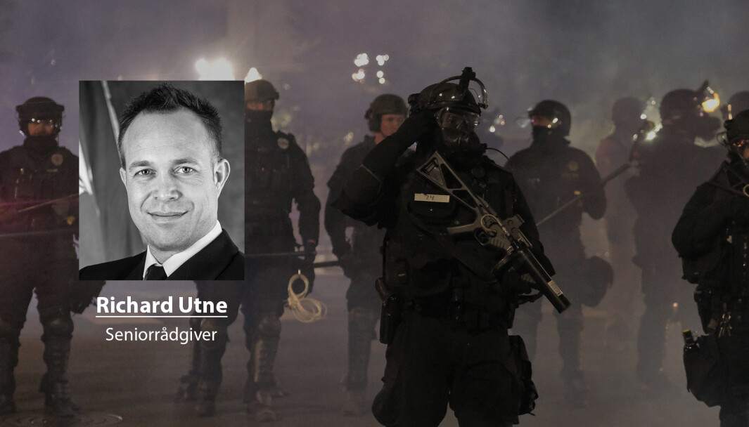 I et demokrati er det viktig at vi har politisk tillit til de som er delegert makt til å investere i vår trygghet, skriver Richard Utne. Her ser vi amerikansk politi i forbindelse med demonstrasjonene i USA. I et demokrati er det viktig at vi har politisk tillit til de som er delegert makt til å investere i vår trygghet, skriver Richard Utne. Her ser vi amerikansk politi i forbindelse med demonstrasjonene i USA.