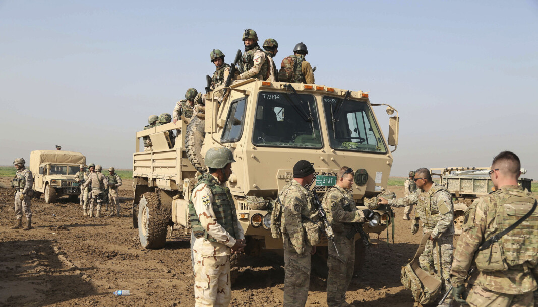 Irakiske soldater deltar i trening sammen med amerikanske og spanske trenere i sørøst for Baghdad i januar 2016. Irakiske soldater deltar i trening sammen med amerikanske og spanske trenere i sørøst for Baghdad i januar 2016.
