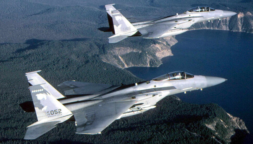 Dette illustrasjonsfotoet viser to fly avtypen F-15.