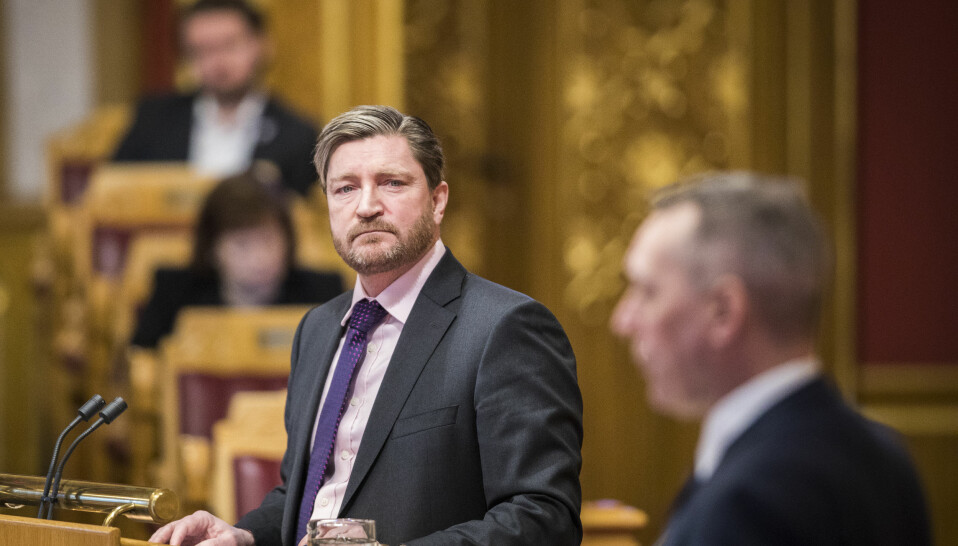Christian Tybring-Gjedde (FrP) stiller spørsmål til forsvarsminister Frank Bakke-Jensen (H) under stortingets muntlige spørretime i januar.