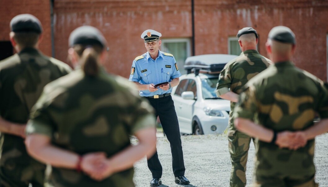 Politimester Johan Brekke i Innlandet politidistrikt taler til soldater fra HV-05 Politimester Johan Brekke i Innlandet politidistrikt taler til soldater fra HV-05