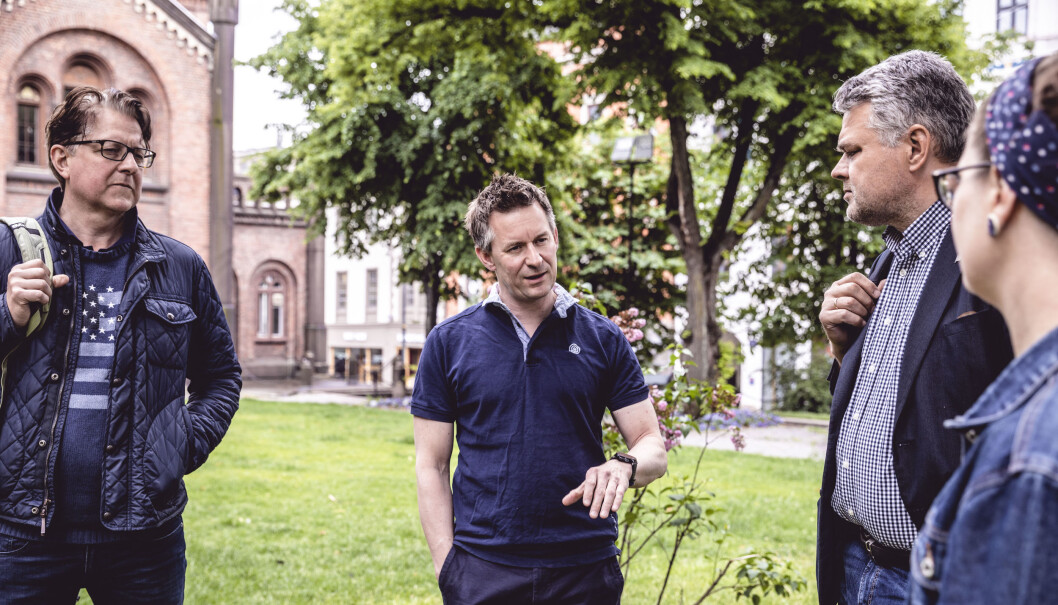 Jens Jahren i BFO ( i midten) mener at mange vil slutte i Forsvaret dersom ikke pensjonsbetingelsene endres. Han er kritisk til det han mener er en «utidig innblanding» i lønnsforhandlingene fra Forsvarsdepartementet. Jens Jahren i BFO ( i midten) mener at mange vil slutte i Forsvaret dersom ikke pensjonsbetingelsene endres. Han er kritisk til det han mener er en «utidig innblanding» i lønnsforhandlingene fra Forsvarsdepartementet.