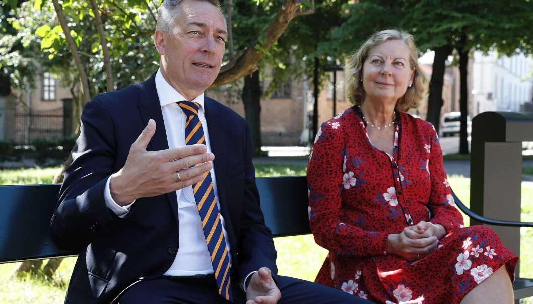 Forsvarsminister Frank Bakke-Jensen og utvalgsleder Berit Svendsen, leder for Svendsen-utvalget, under presentasjonen av Svendsen-utvalgets rapport i Oslo. Forsvarsminister Frank Bakke-Jensen og utvalgsleder Berit Svendsen, leder for Svendsen-utvalget, under presentasjonen av Svendsen-utvalgets rapport i Oslo.