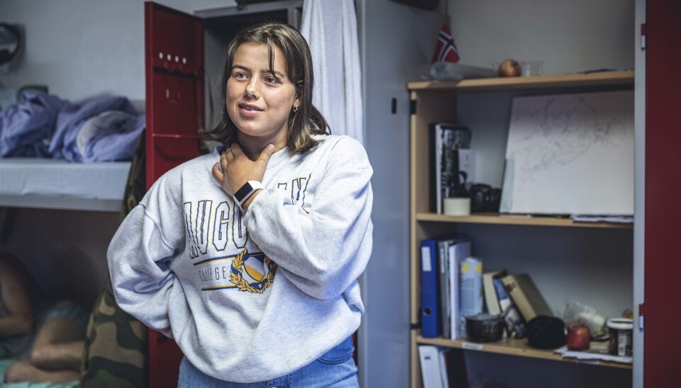 Ida Marie Drøivoldsmo kobler av med kunst på kasernen. I hyllen i bakgrunnen kan den observante leser spotte et uferdig verk. Ida Marie Drøivoldsmo kobler av med kunst på kasernen. I hyllen i bakgrunnen kan den observante leser spotte et uferdig verk.