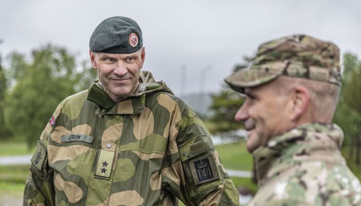 Hærsjef Lars Lervik viste Cavoli rundt under hans besøk i Norge. Hærsjef Lars Lervik viste Cavoli rundt under hans besøk i Norge.