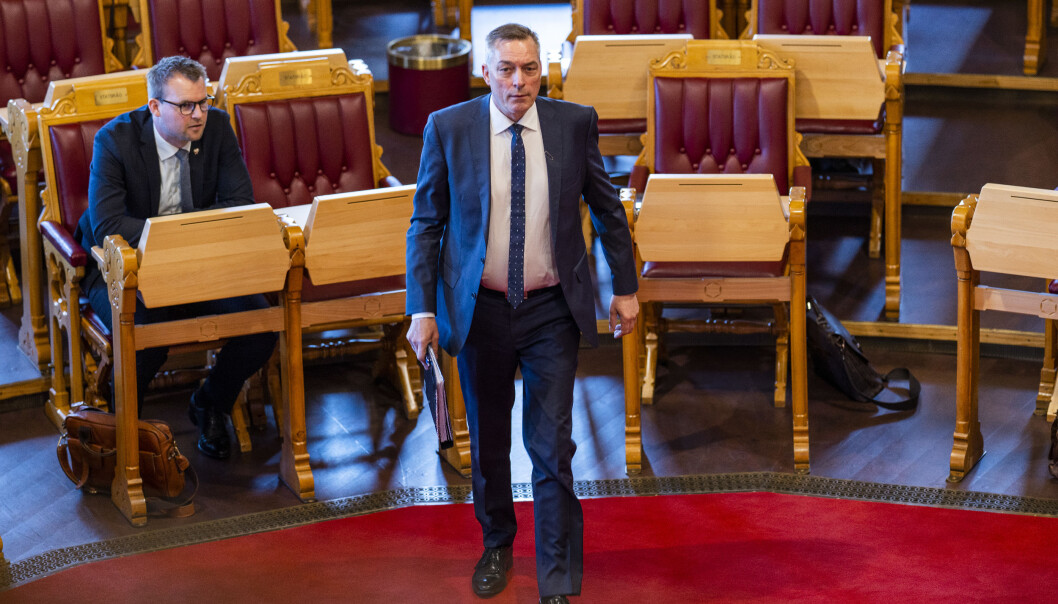 Forsvarsminister Frank Bakke-Jensen viser til at det vil koste 110 millioner kroner å betale feriepenger for soldater i Heimevernets innsatsstyrker tilbake til 2005. Forsvarsminister Frank Bakke-Jensen viser til at det vil koste 110 millioner kroner å betale feriepenger for soldater i Heimevernets innsatsstyrker tilbake til 2005.