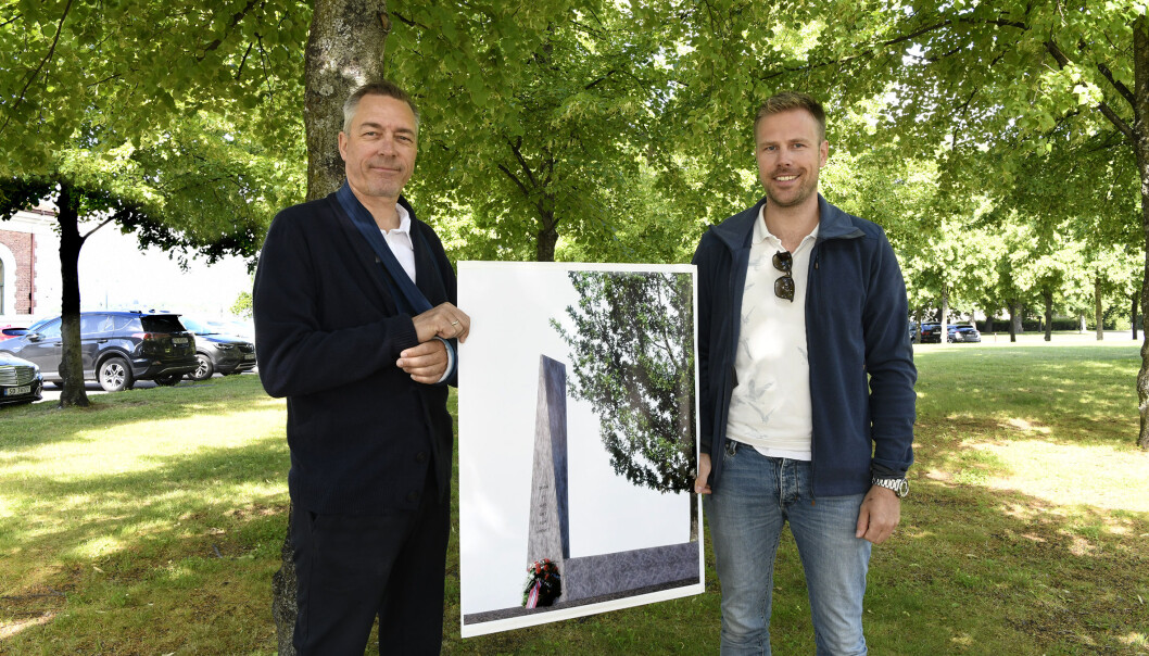 Forsvarsminister Frank Bakke-Jensen og Kai Jellum i Forsvarsbygg viser fram bautaen med inskripsjonen «Også vi, når det blir krevet». Veteranmonumentet skal stå ferdig 8. mai 2021 på Akershus festning. Forsvarsminister Frank Bakke-Jensen og Kai Jellum i Forsvarsbygg viser fram bautaen med inskripsjonen «Også vi, når det blir krevet». Veteranmonumentet skal stå ferdig 8. mai 2021 på Akershus festning.