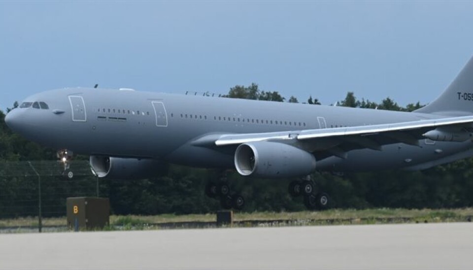 Et A330-tank- og transportfly går inn for landing.