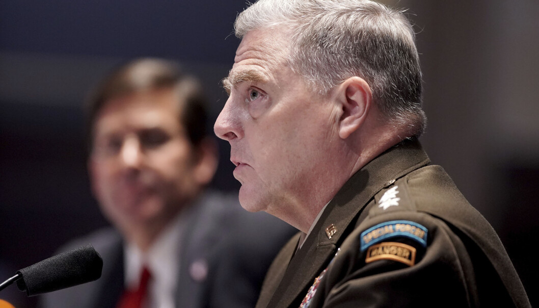 USAs forsvarssjef, general Mark Milley, vil vurdere å endre namn på militærbasar som er oppkalla etter sørstatsgeneralar, stikk i strid med det president Donald Trump meiner. USAs forsvarssjef, general Mark Milley, vil vurdere å endre namn på militærbasar som er oppkalla etter sørstatsgeneralar, stikk i strid med det president Donald Trump meiner.