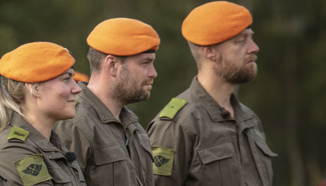 Geir Aker, helt til høyre, er aktuell i serien Kompani Lauritzen. Geir Aker, helt til høyre, er aktuell i serien Kompani Lauritzen.