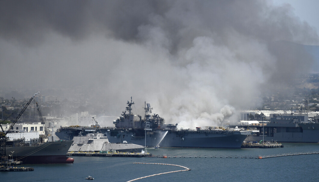 Andre militære fartøyer ble flyttet etter at brannen brøt ut på USS Bonhomme Richard. Andre militære fartøyer ble flyttet etter at brannen brøt ut på USS Bonhomme Richard.