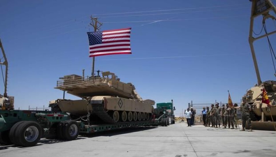 En stridsvogn fra 1st Tank Battalion i US Marine Corps fraktes i forbindelse med at avdelingen omstruktureres.