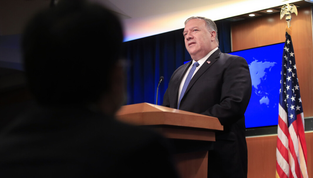 Under en pressekonferanse 5. august utlovet USAs utenriksminister Mike Pompeo en dusør på opp til 10 millioner dollar for informasjon om valginnblanding. Under en pressekonferanse 5. august utlovet USAs utenriksminister Mike Pompeo en dusør på opp til 10 millioner dollar for informasjon om valginnblanding.
