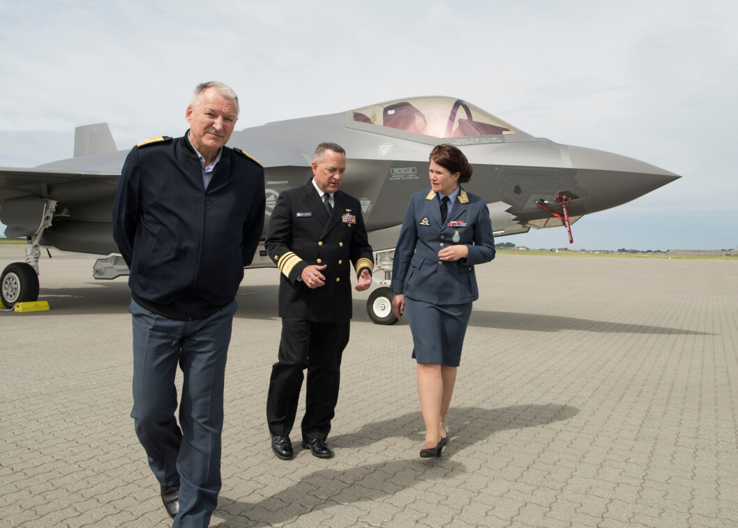 Den amerikanske F-35-sjefen Mathias Winter besøkte Ørland sammen med generalmajor Morten Klever og generalmajor Tonje Skinnarland. Foto: Helge Hopen. Den amerikanske F-35-sjefen Mathias Winter besøkte Ørland sammen med generalmajor Morten Klever og generalmajor Tonje Skinnarland. Foto: Helge Hopen.