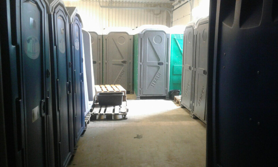 TOALETTER: Slike toaletter skal det hundrevis av ut i øvelsesområdet. Men i selve «krigssonen» blir det mer individuelle løsninger  FOTO: Ulf Børje Ekåsen