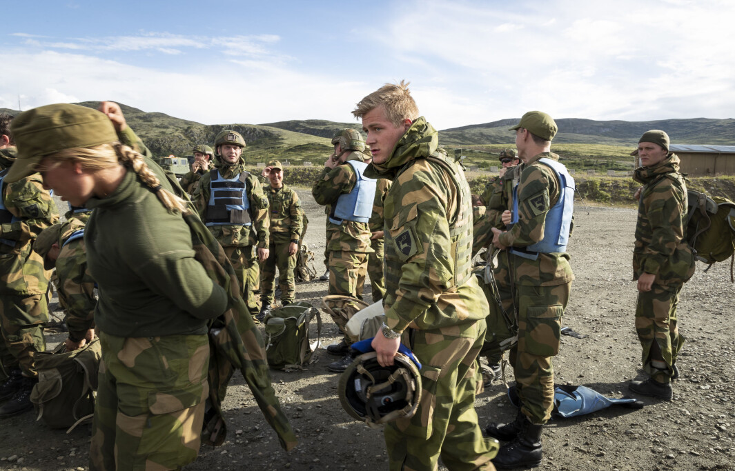 VERNEPLIKTIGE: Et nytt forslag fra Forsvarsdepartementet er ett skritt i riktig retning i forbindelse med erstatning for skader som skjer i førstegangstjenesten, skriver Njaal Langsrud Vive. På dette bildet ser vi vernepliktige som går manngard på Hjerkinn. VERNEPLIKTIGE: Et nytt forslag fra Forsvarsdepartementet er ett skritt i riktig retning i forbindelse med erstatning for skader som skjer i førstegangstjenesten, skriver Njaal Langsrud Vive. På dette bildet ser vi vernepliktige som går manngard på Hjerkinn.