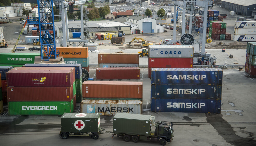 Opposisjonen er bekymret for sikkerheten til Forsvarets leverandører. Her ser frakt av materiell i forbindelsen med øvelse Trident Juncture i 2018. Opposisjonen er bekymret for sikkerheten til Forsvarets leverandører. Her ser frakt av materiell i forbindelsen med øvelse Trident Juncture i 2018.