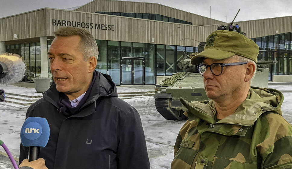 UENIGE: Forsvarsminister Frank Bakke-Jensen (H) sammen med Pål B. Nygaard, hovedtillitsvalgt for Hæren i Norges Offisersforbund.
