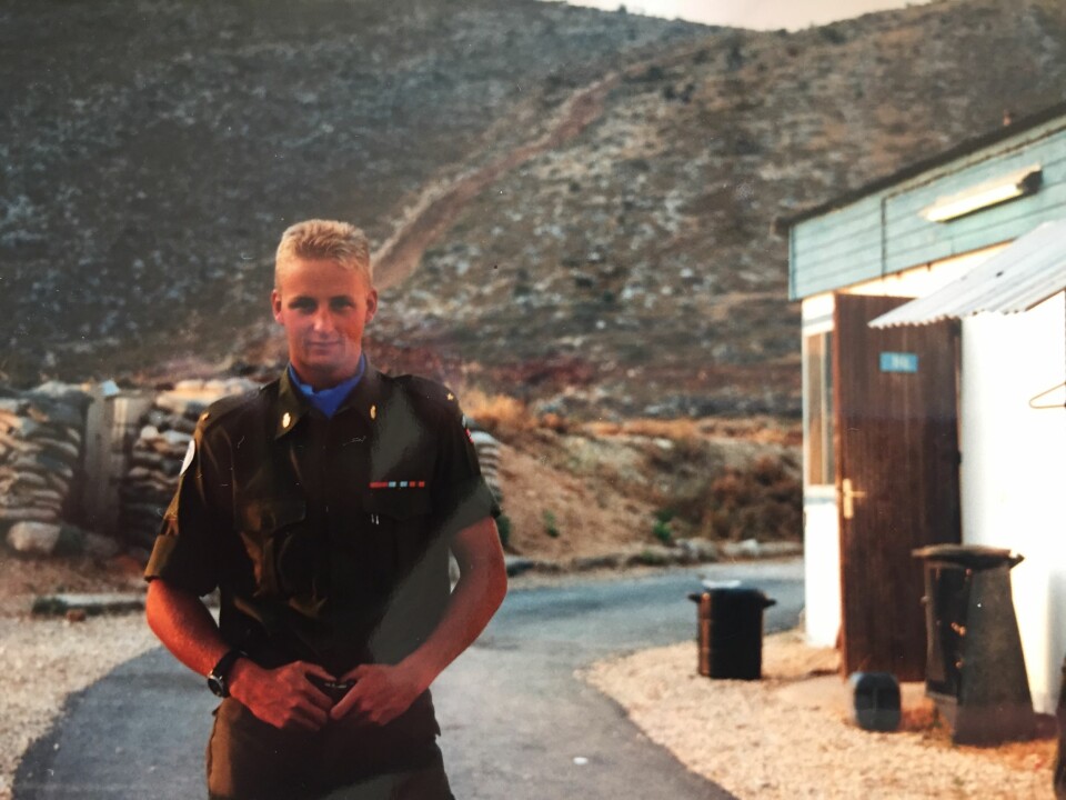 På vei hjem fra Libanon i 1992. Eirik skal inn på Krigsskolen. Foto: Privat.